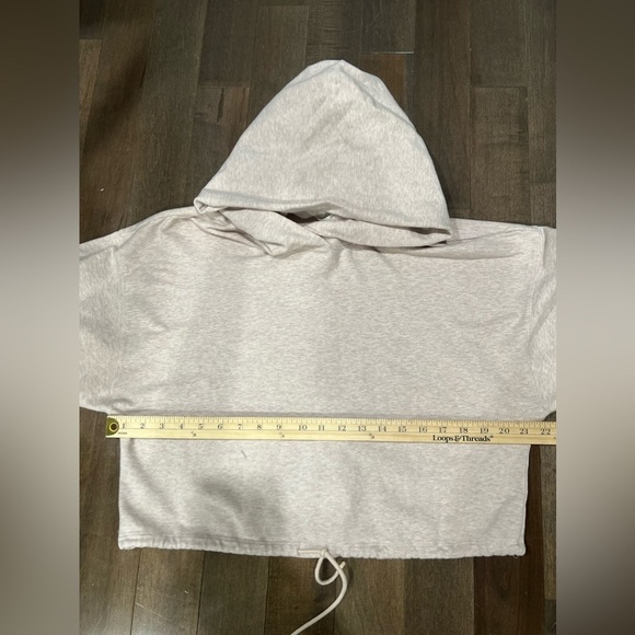 Aritzia The Group by Babaton Weekender Cinchable Pullover Cropped Hoodie Size M - Picture 3 of 8